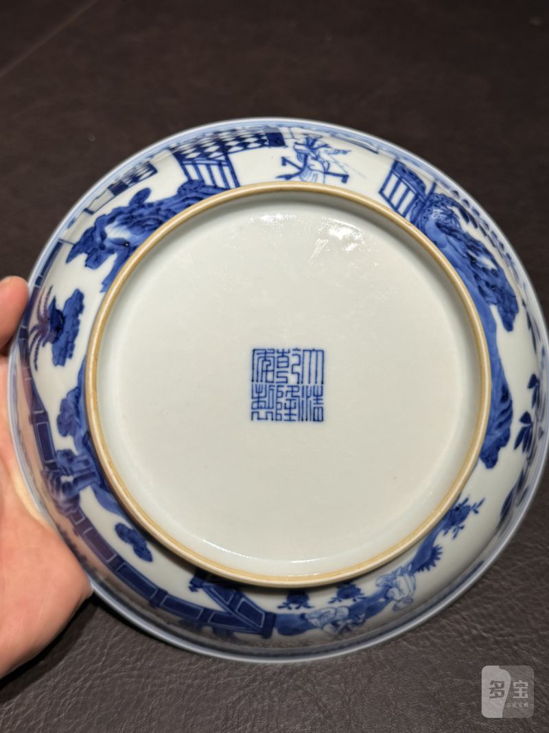 清乾隆 仿宣德青花庭院仕女纹盘 - 图20